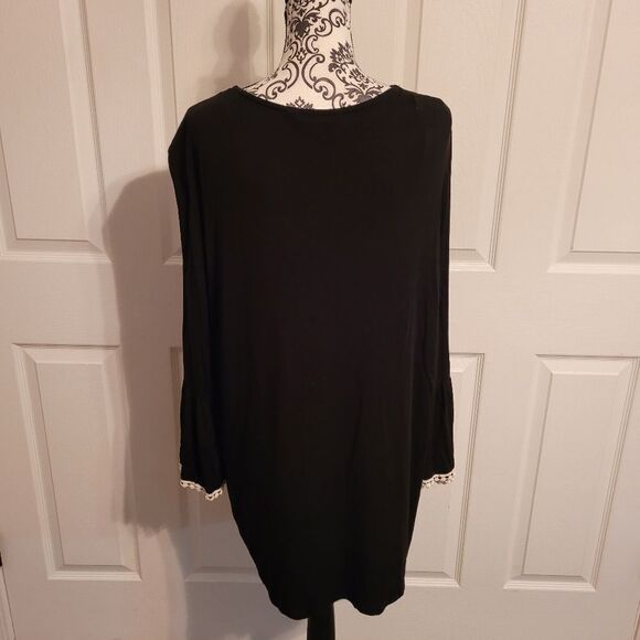 Beautiful embroidered black women's XXL tunic dress top - Picture 3 of 7